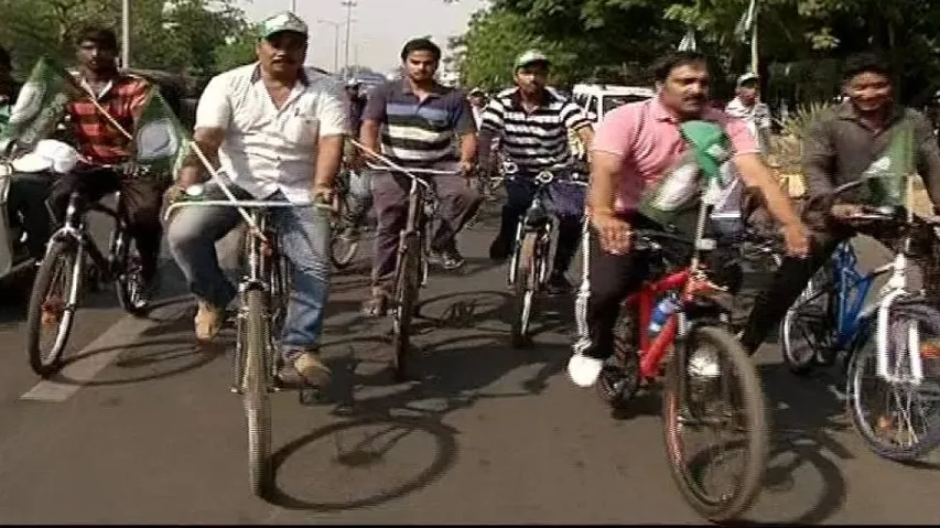 BJD commemorates Biju Babu’s cycle tour to Peshawar