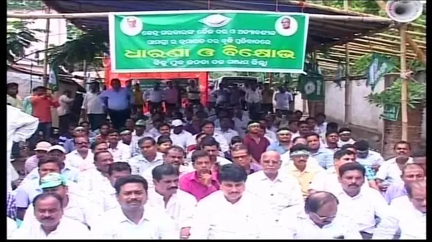 BJD protests fuel price hike, BJP & Cong demand VAT reduction