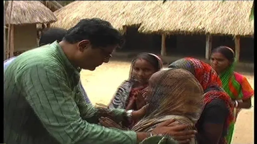 Baijayant discusses issues with Baraja Bahakud villagers