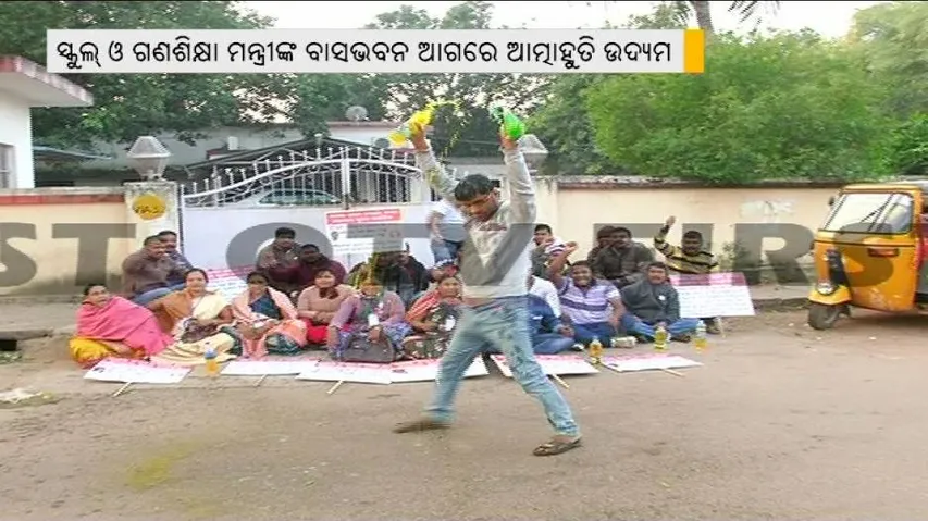Dead employees' kin attempt self-immolation outside minister's res