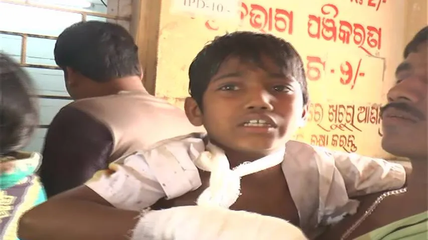 3 school kids injured as mobile battery goes off