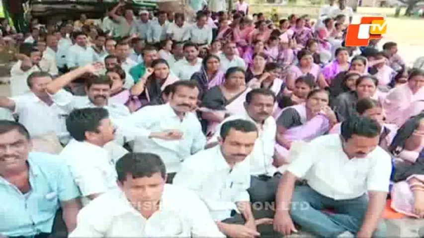 Gana Sikshyaks stage demo protesting pay cut in Balasore