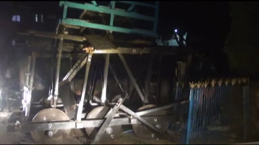 Chariot gets damaged after being hit by truck in Jaleswar