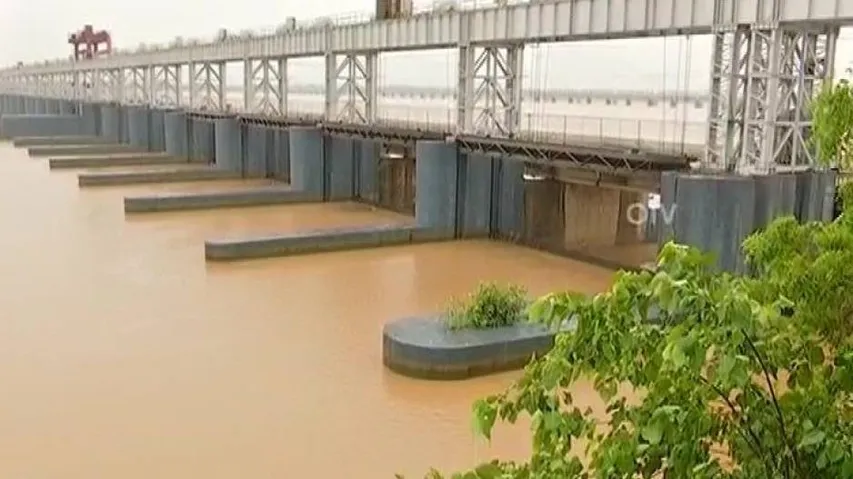 Flood water to reach Mundali today; Water swells in major rivers