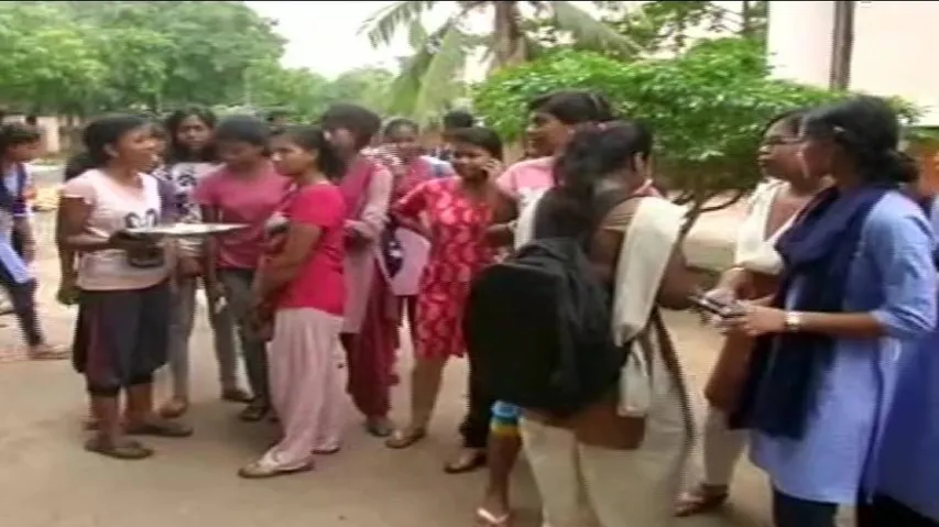 BJB college students protest poor quality food at hostel