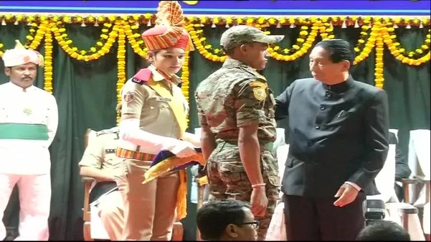 17 police officers receive police medal for gallantry from Odisha Guv