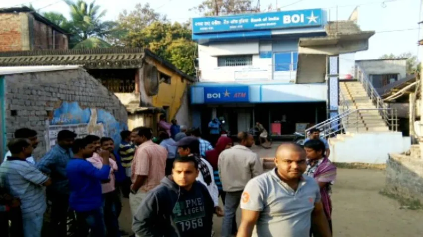 Rs 9 lakh looted at gun point from bank in Jaleswar