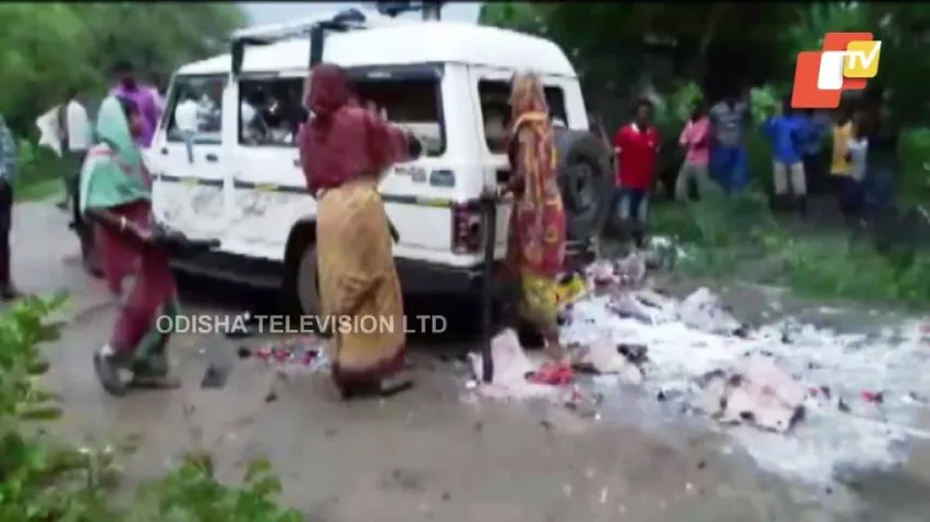 Women wreck Bolero, destroy foreign liquor worth lakhs in Bhadrak