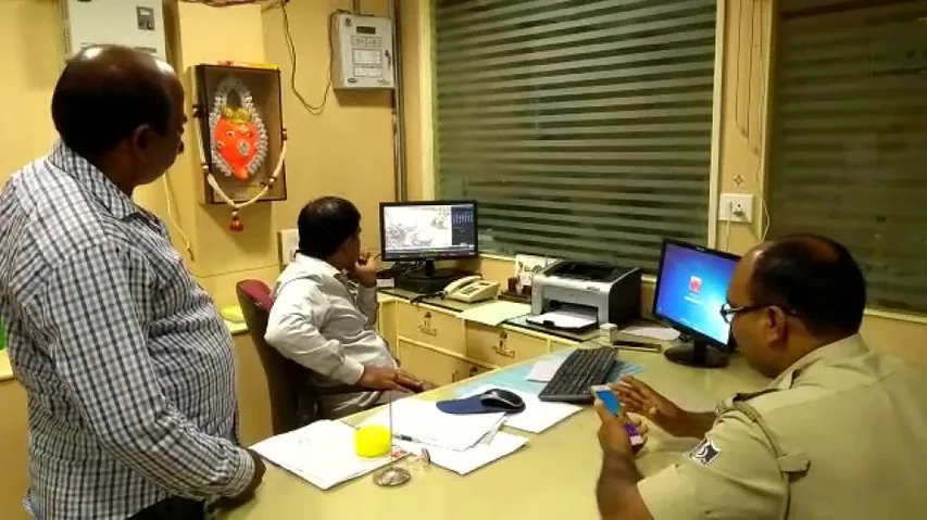 Robber tricks man; drops Rs 500 & loots Rs 3.55 lakh in Sambalpur