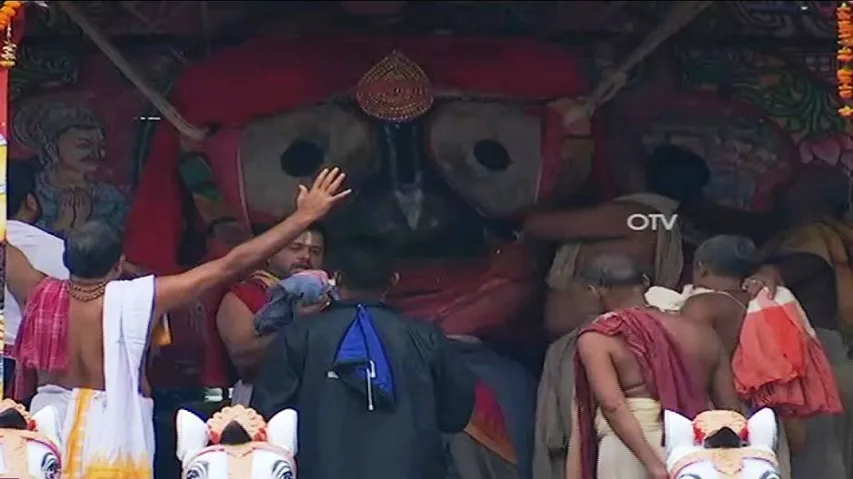 Puri Rath Yatra 2018: Pulling of chariot of Lord Jagannath resumes