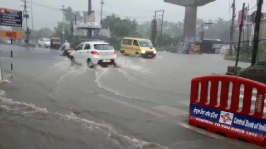 Heavy rain lashes Sambalpur, throws normal life out of gear
