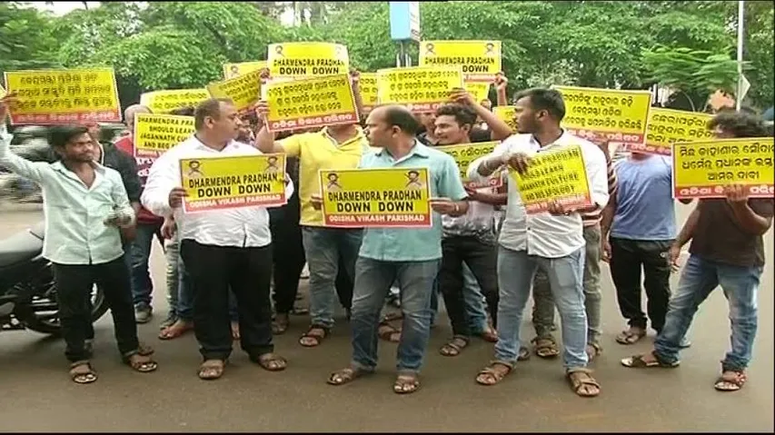 FIR against Dharmendra for comparing 'Chhera Panhara' with Swachh Bharat
