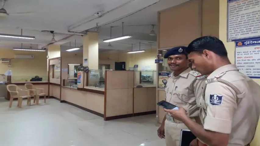 Armed miscreants loot Rs 5 lakh, ornaments at gun point from Indian Bank in Angul