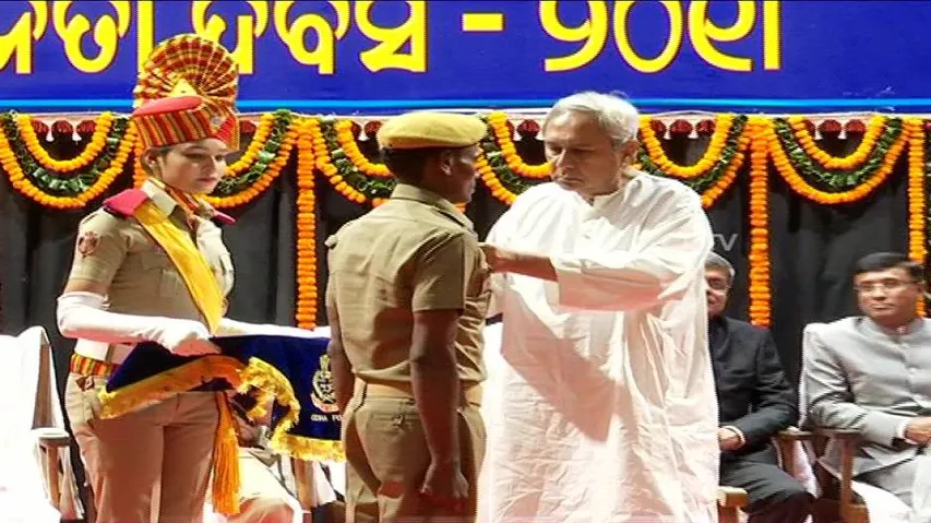CM Naveen presents police medals to 26 cops