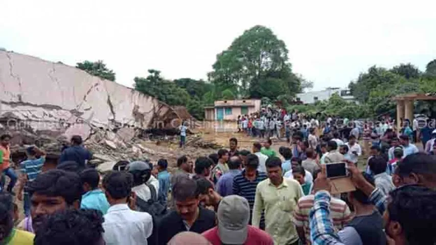 70-ft-high water tank comes crashing down in Rourkela; 2 injured