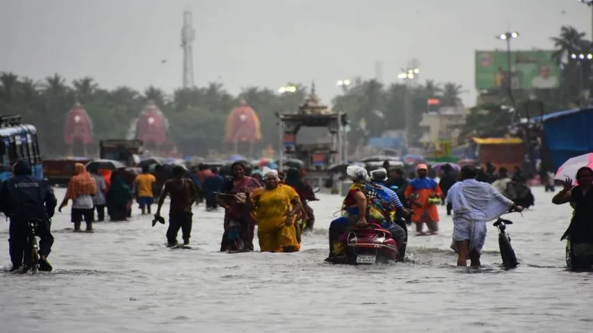 Heavy rain brings Odisha to halt; Normal life hit in Twin City