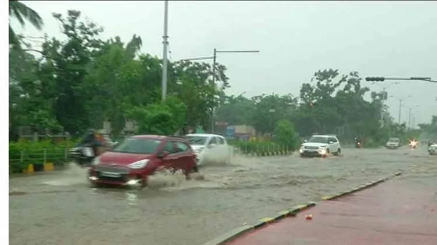 Rain batters Odisha, waterlogging throws life out of gear in Twin City