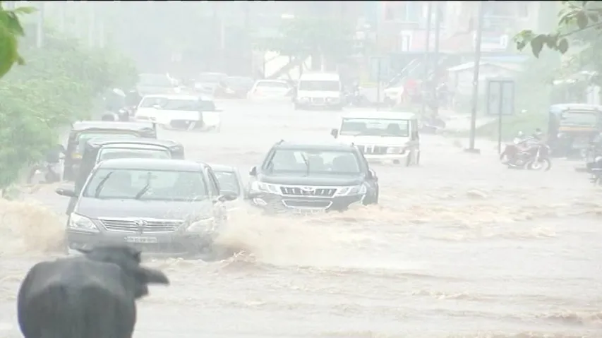 Heavy rainfall triggers waterlogging in front of Iskcon temple yet again