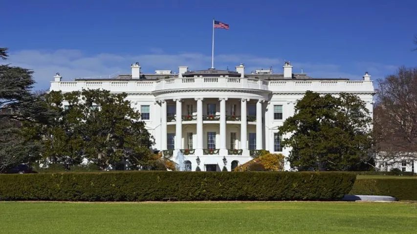 Man shoots himself in front of White House
