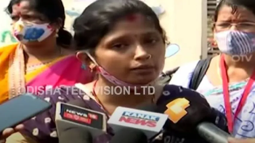 Odisha: Woman Threatens Self Immolation In front Of Naveen Niwas Alleging Police Excesses, Injustice