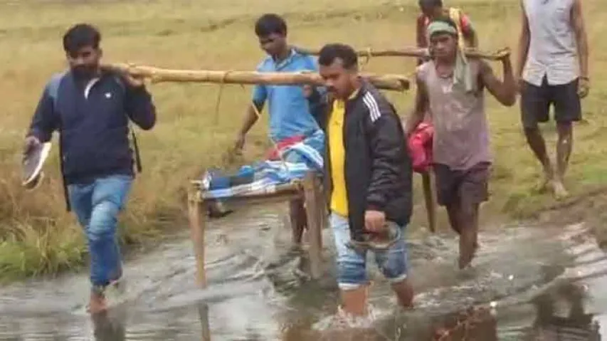 Pregnant Woman In Odisha Carried On Cot For 2 kms To Board Ambulance