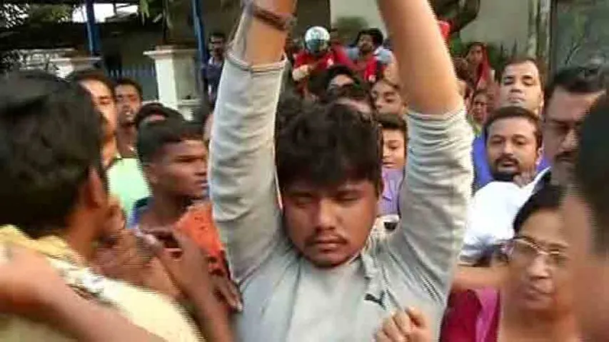 Chain snatchers thrashed by public in Bhubaneswar