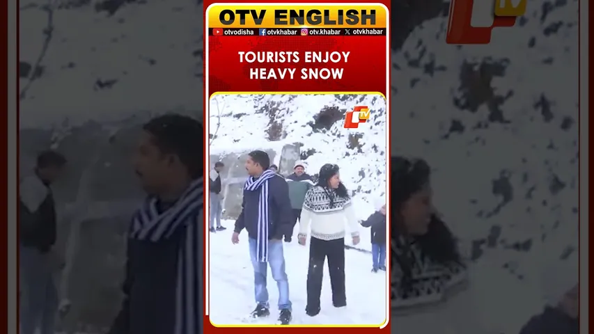Tourists Enjoy Heavy Snowfall In Rajouri, J&K This Season