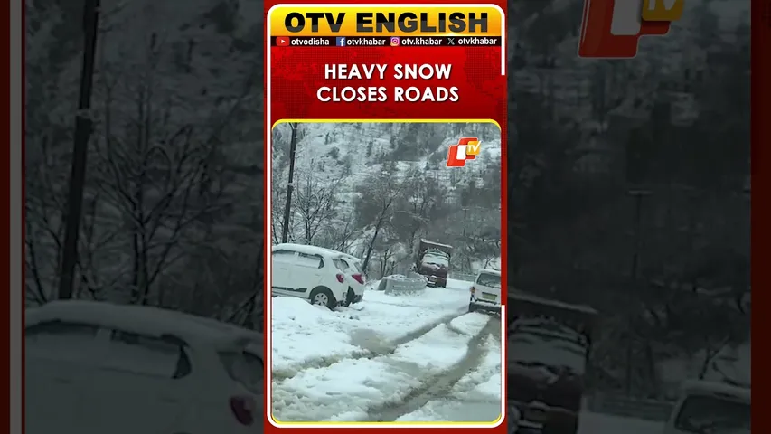 J&K: Heavy Snowfall Closes Roads In Pir Panjal Region