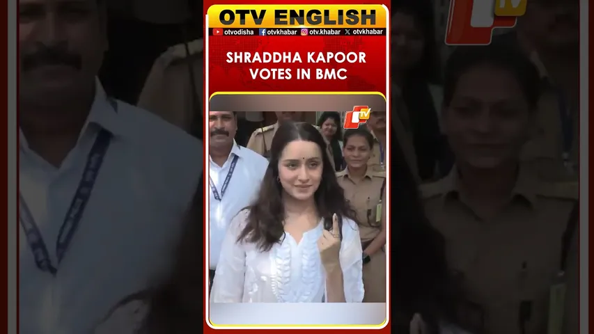 Mumbai: Shraddha Kapoor Shows Inked Finger After BMC Vote
