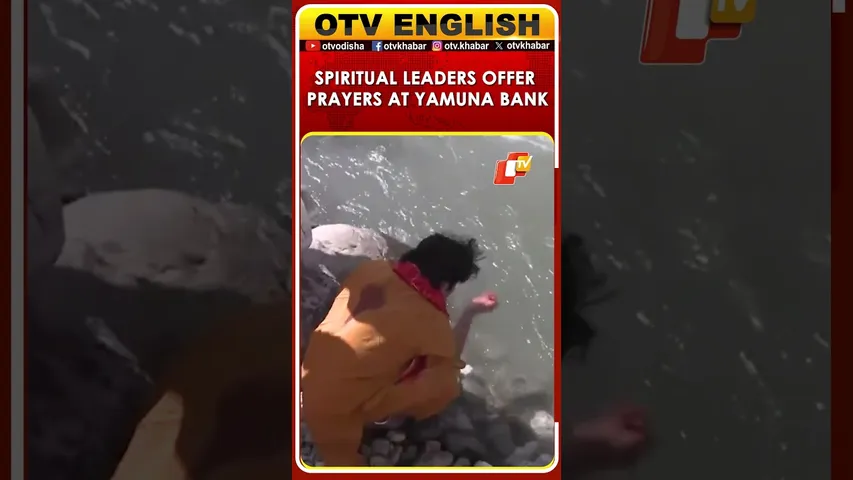 Uttarakhand | Acharya Dhirendra Shastri & Poet Kumar Vishwas Offer Prayers At Yamuna Bank In Barkot