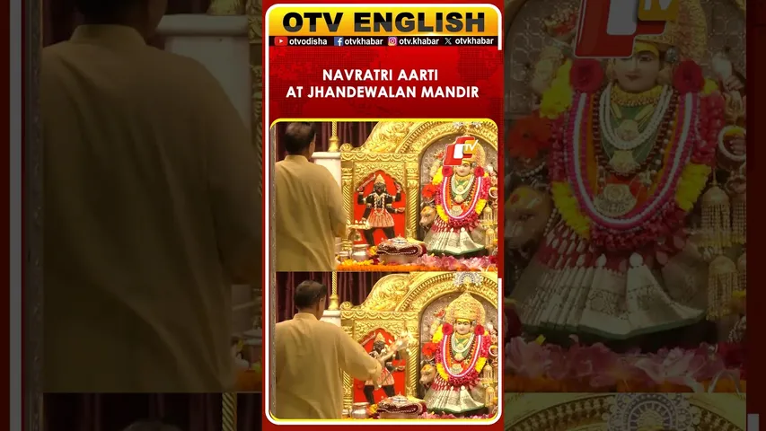 Aarti Performed At Jhandewala Devi Mandir On The Sixth Day Of Navratri