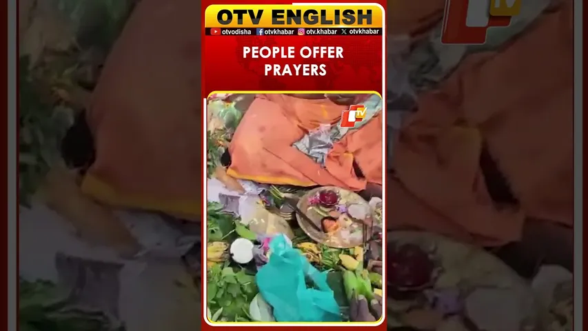 People Offer Prayers To Ancestors On Thai Amavasai At Poompuhar Beach