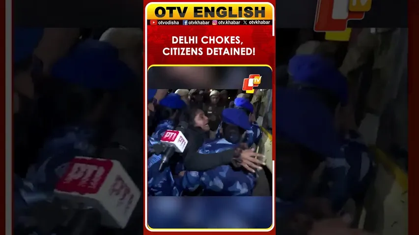 Delhi Police Detain Protesters At India Gate During Anti-Pollution Protest | OTV