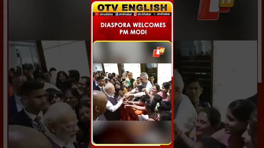 PM Modi Receives A Warm Welcome From The Members Of The Indian Diaspora In South Africa