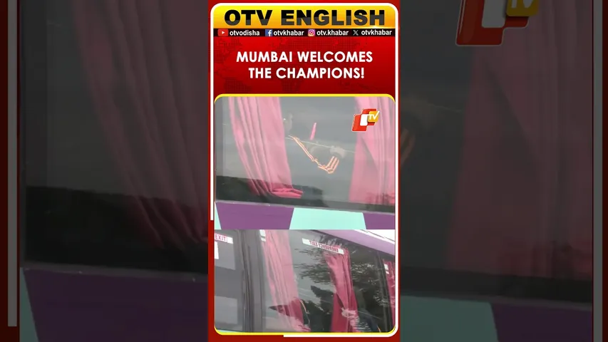 World Cup-Winning Indian Women's Cricket Team Reaches Mumbai Airport