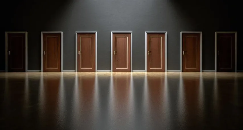 Puzzle games with different doors