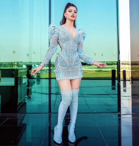 Urvashi Rautela had a luxurious brunch in Ukraine, flaunts her bikini body!