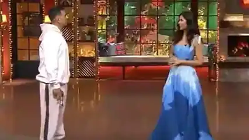 Katrina Kaif trolls Akshay Kumar for wearing ‘ghar ke pyjamas’ on The Kapil Sharma Show, watch his reply !