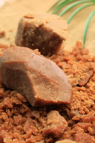 jaggery-traditional-cane-sugar-cube-on-table-2023-11-27-05-12-24-utc (2)