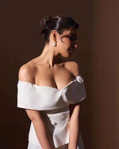 khanna4