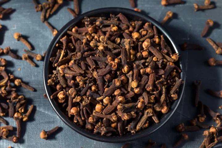 cloves mouth5