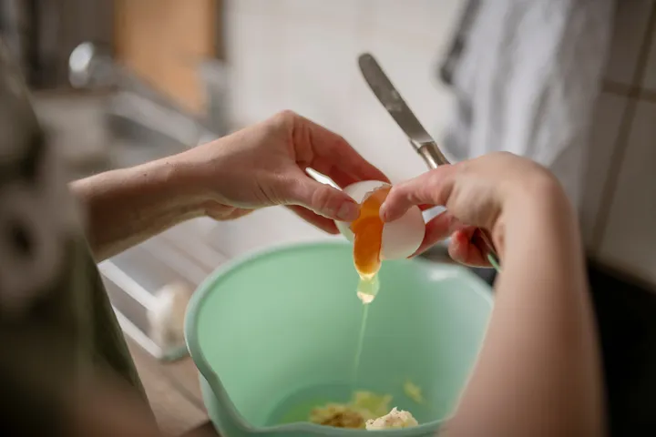egg yolk and white better for hair