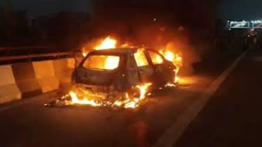 Hyderabad Ghatkesar car fire accident Three burnt alive