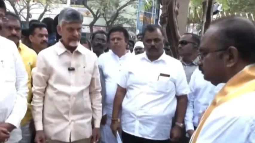 andhra pradesh cm chandrababu naidu visit tirupati stampede incident area