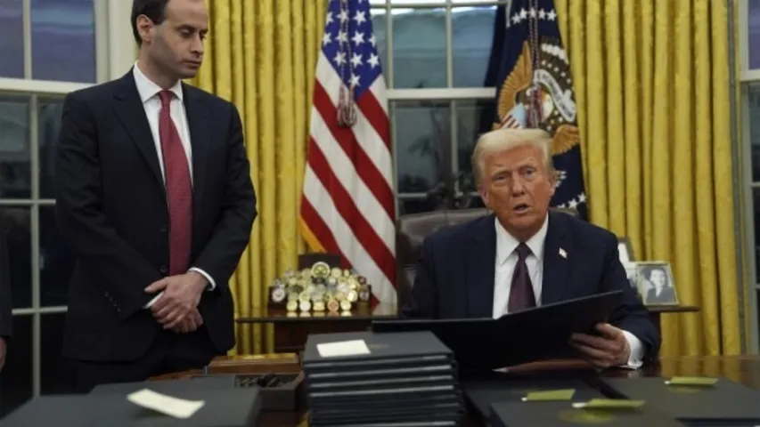 rump pardons 1,500 individuals