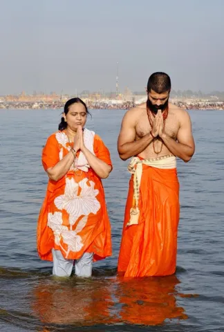 vijay devarakonda  at kumbh