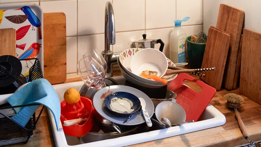 Dishes sink