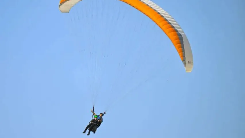 student paragliding 