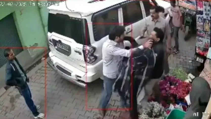 Uttar Pradesh minister's nephew in streetside brawl with flower vendor couple