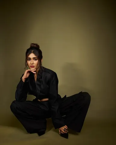 shalini in black 